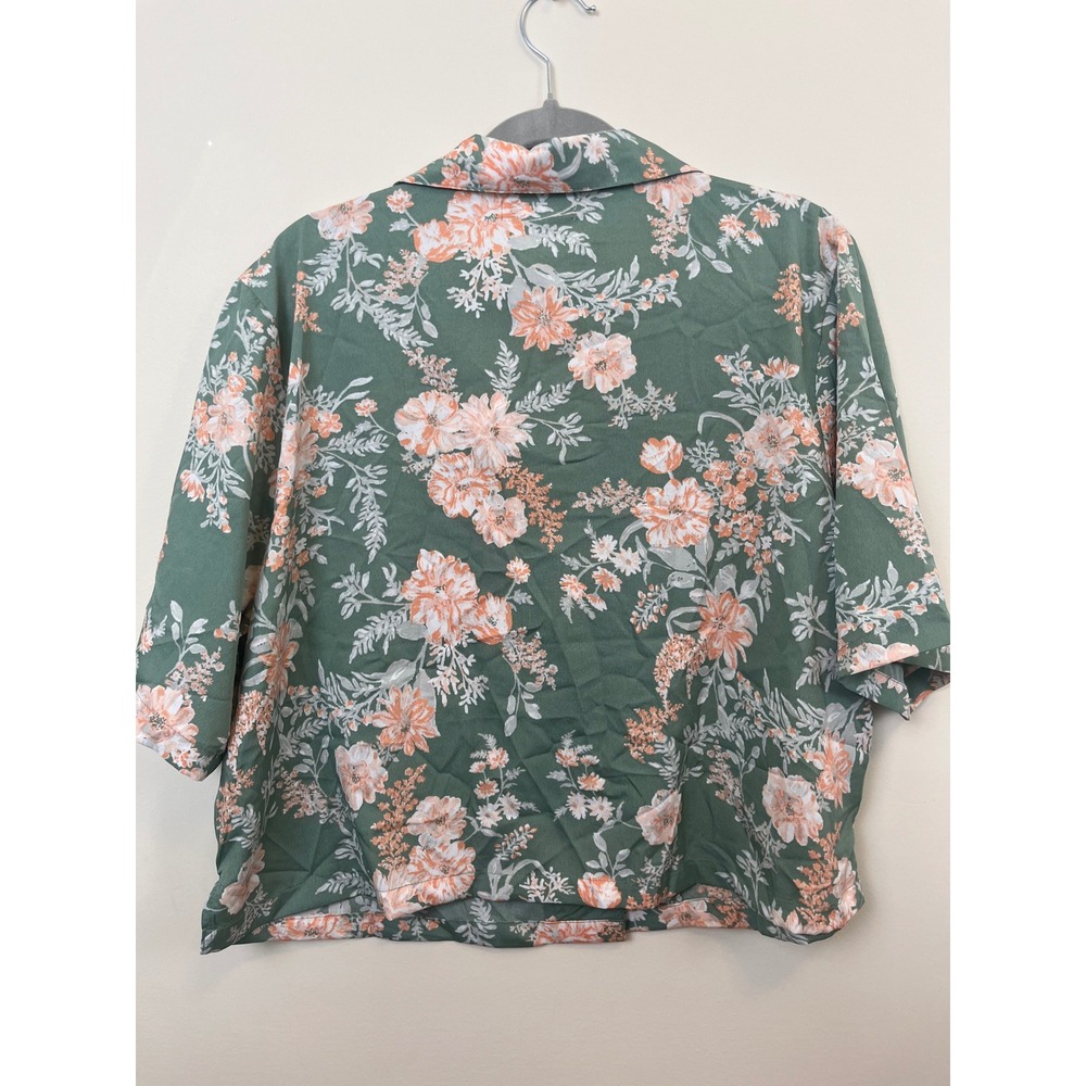 NWOT Cupcakes and Cashmere Floral Short Button Down Shirt Sage Green Large - Picture 12 of 16